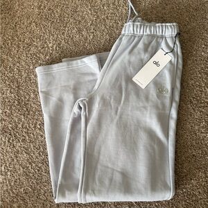ALO Yoga Accolade  Straight Leg Sweats